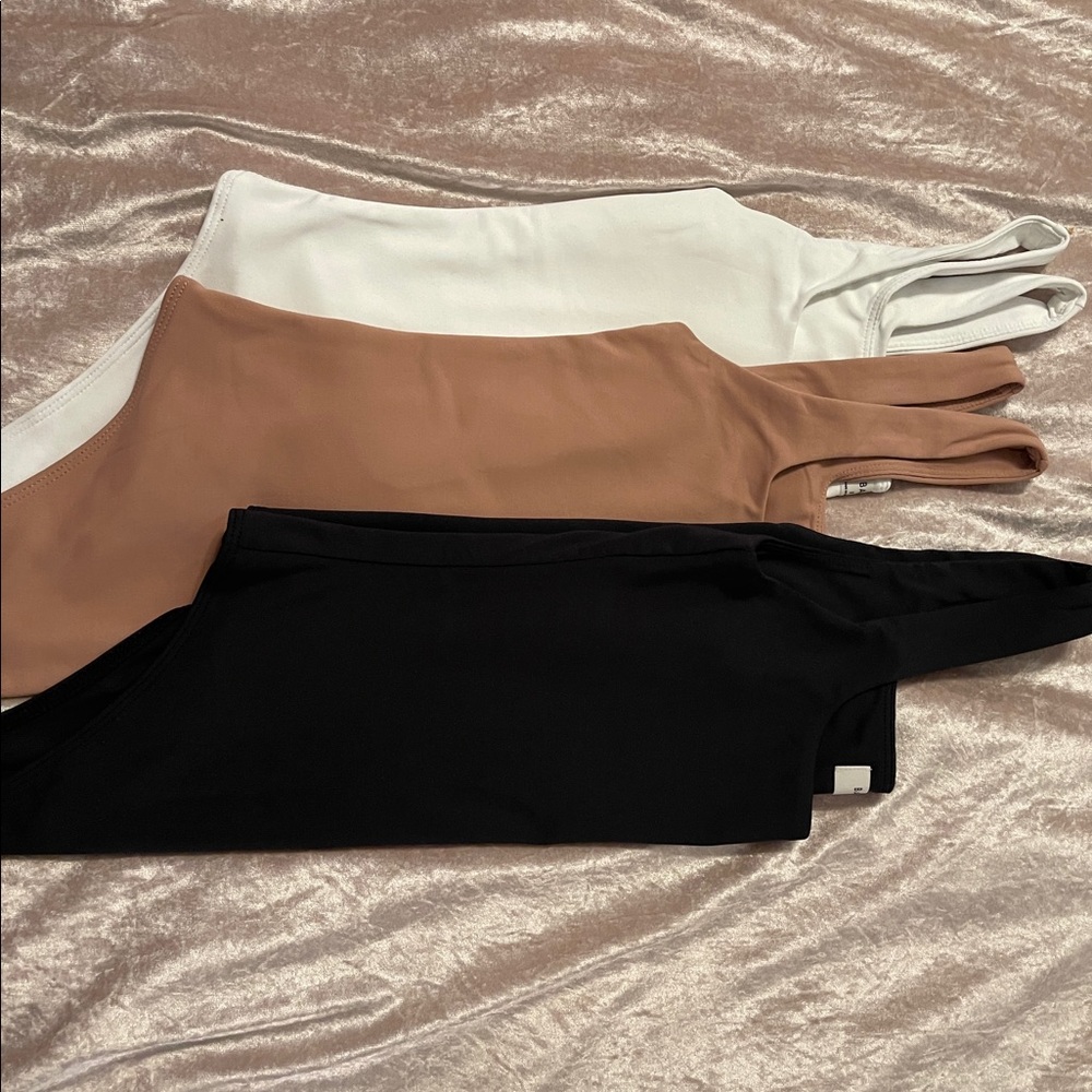 BRAND NEW Aritzia Babaton Contour Square neck tank bodysuits (3)